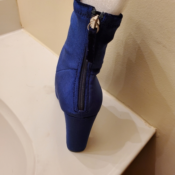 Velvet boot - Picture 3 of 3